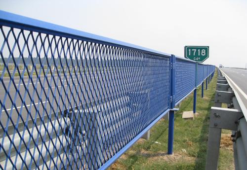 公路护栏网的养护要求