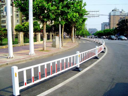 道路护栏网的主要特征